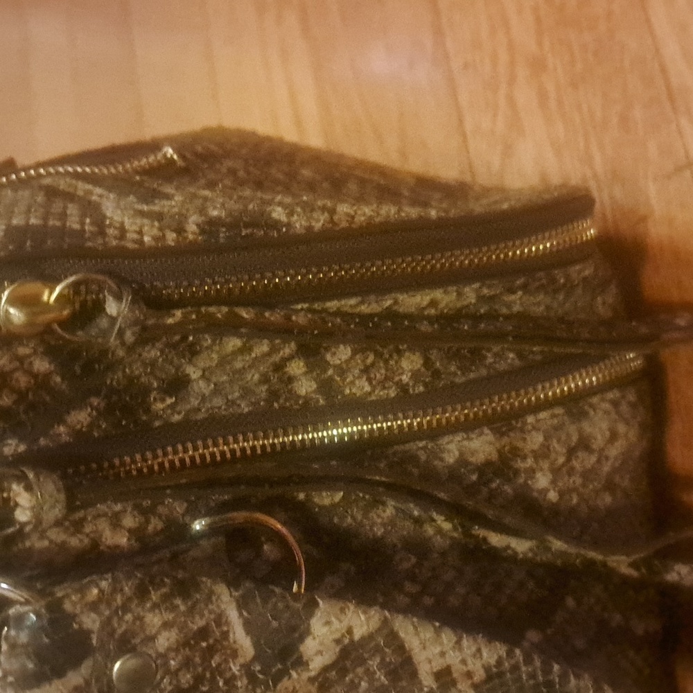 Closet clearance - Picture 5 of 9